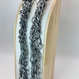 Dazzling Gold Pendant Necklace with Intricate Detailing